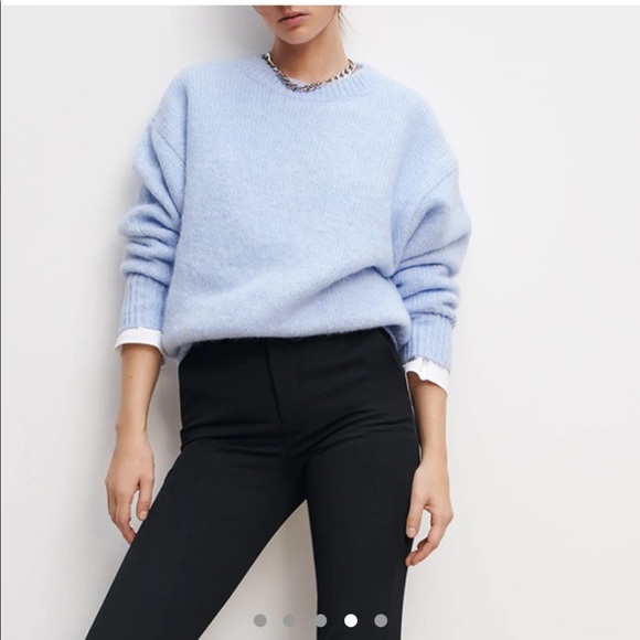 Round neck knit sweater. Beautiful sky blue colour - Picture 5 of 9
